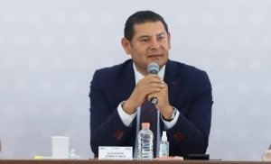 "Mega obras, no mega saqueos; mega obras, no mega deudas": Armenta