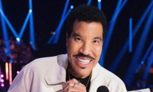 Lionel Richie es hospitalizado de emergencia tras crisis de salud en pleno concierto