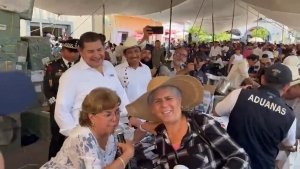 Llevan Tianguis del Bienestar a Chiautla; se entregan bienes incautados a familias en la Mixteca