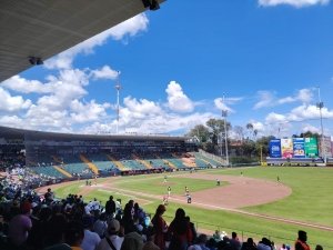 Se quedan Pericos con la serie ante Saraperos