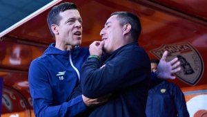 &iexcl;Se vaciaron las bancas! Hubo bronca en las gradas provocada por empuj&oacute;n de Efra&iacute;n Ju&aacute;rez a Esteban Solari