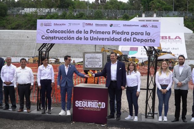 Alejandro Armenta y Rommel Pacheco colocan la primera piedra de la Universidad del Deporte