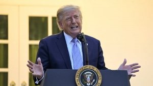 Trump veta a los medios CNN, MSNOW y Politico de la Casa Blanca; los acusa de mentir