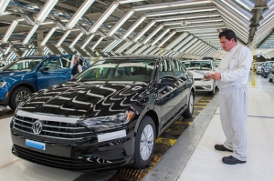 Sindicato de VW inicia consulta salarial del 11 por ciento
