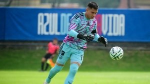 Malag&oacute;n comete importante error y regala gol a Cruz Azul en Cl&aacute;sico Joven Sub 21
