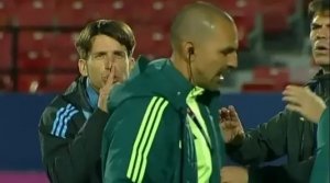 Técnico de Argentina se burla de Eduardo Arce tras echar a México
