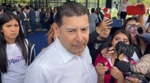 Armenta garantiza respaldo a periodistas y afirma que no habr&aacute; impunidad tras agresiones
