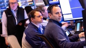 Wall Street abre a la baja ante aranceles de Trump; bolsas de Asia y Europa reportan “Lunes negro”