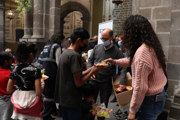 Ayuntamiento de Puebla entrega presentes navideños a supervisores de Movilidad y recolectores voluntarios