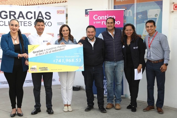Ayuntamiento de Puebla recibe donativo del programa 'Pro Redondeo Oxxo 2023'