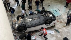 Camioneta Cae con una Mujer del Tercer Piso de una Plaza Comercial en CDMX