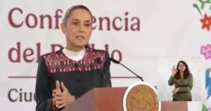 Sheinbaum reconoce a Puebla por uso de maquinaria propia para rehabilitar carreteras