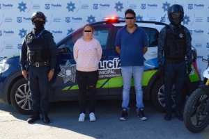 Tras persecución, detiene policía municipal de Puebla a dos hombres y una mujer por robo