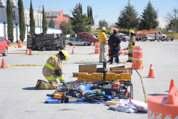 Protección civil municipal de Puebla de certifica en extracción vehicular