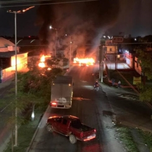 Balaceras, bloqueos y motines en Tabasco dejan 2 muertos; Niegan atentado contra Secretario de Seguridad