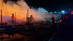 Controla Protecci&oacute;n Civil incendio en Central de Abasto de Huixcolotla