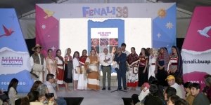 Presentan As&iacute; se viste Puebla, del maestro El&iacute;as Guerra en la FENALI 39