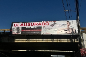 Gobierno de Puebla clausura espectaculares irregulares