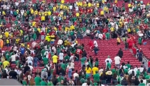 Fans de la Selección Mexicana y de Colombia desatan pelea en las gradas previo al partido