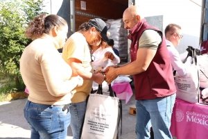 SEDIF entrega canastas alimentarias a familias vulnerables de la capital poblana
