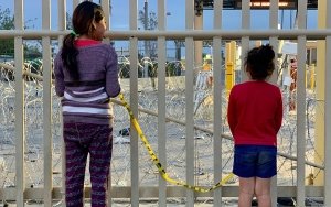 &quot;Es hora de salir de EU, los encontraremos&quot;, la carta del gobierno de Trump que aterroriza a niños migrantes