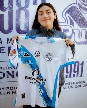 Llega al Puebla Femenil la volante Diana Salmor&aacute;n