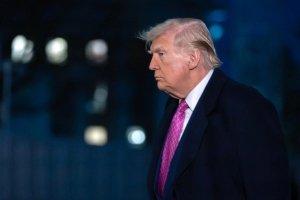 Trump amenaza con destruir "por completo" la isla de Jar si Ir&aacute;n no llega acuerdo con EU