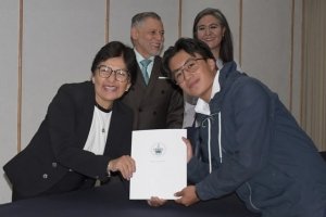 BUAP reconoce a 71 egresados del Bachillerato 5 de Mayo por su formaci&oacute;n internacional