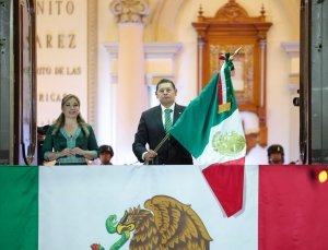 Gobernador Armenta Mier honra a hero&iacute;nas y madres buscadoras en el Grito de Independencia