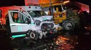 Veracruz: tragedia carretera, tráiler se impacta contra una ambulancia y el paciente trasladado murió