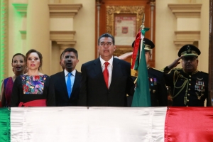 Celebra Puebla orgullo mexicano; Sergio Salomón encabeza &quot;Grito de Independencia&quot;