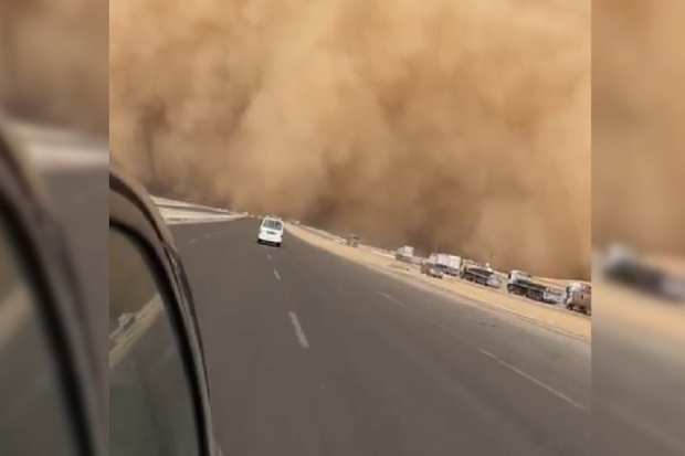 Gran tormenta de arena azota a Egipto y cubre Canal de Suez