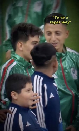 'Te lo cambio': Gil Mora intercambia ni&ntilde;o con Qui&ntilde;ones porque le tapaba la mitad de la cara