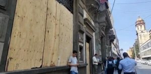Inmuebles y comercios del Centro Hist&oacute;rico se blindan previo a marcha del 8M en Puebla