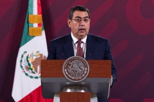 En Palacio Nacional, Sergio Salomón invita a feria de Puebla 2023 y al desfile del 5 de mayo
