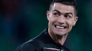 Cristiano Ronaldo huye a Madrid en su avi&oacute;n tras el ataque en Riad