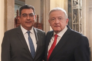 Gobierno de Puebla reforzará entrega de programas sociales: AMLO