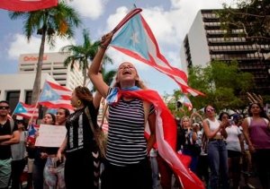 Si va a invadir Venezuela, &quot;venga de primera&quot;, dice Maduro a gobernadora de Puerto Rico; &quot;la van a esperar las mujeres venezolanas&quot;
