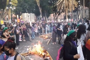 Violencia en la marcha de mujeres en ciudad de Puebla