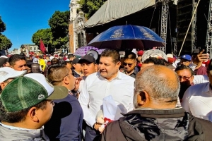 Barbosa es el líder político más importante de Morena en Puebla: Armenta