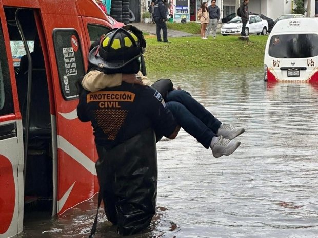 Lluvia provoca severas inundaciones en la zona metropolitana de Puebla
