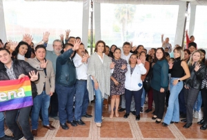Olivia Salomón celebra con mujeres decisión del INE
