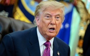 Trump pide a Putin poner fin a la guerra en Ucrania