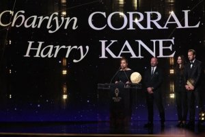 Charlyn Corral hace historia como la primera futbolista mexicana galardonada en la gala del Bal&oacute;n de Oro