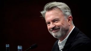 Muri&oacute; Sam Neill, Actor Conocido por 'Jurassic Park', a los 78 A&ntilde;os