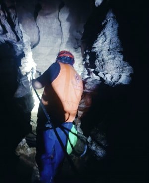 Protecci&oacute;n Civil refuerza labores de rescate de familia atrapada en gruta de Cuetzalan