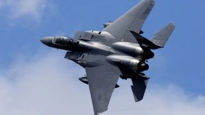 Ir&aacute;n derriba avi&oacute;n militar de EU; tripulantes se habr&iacute;an eyectado