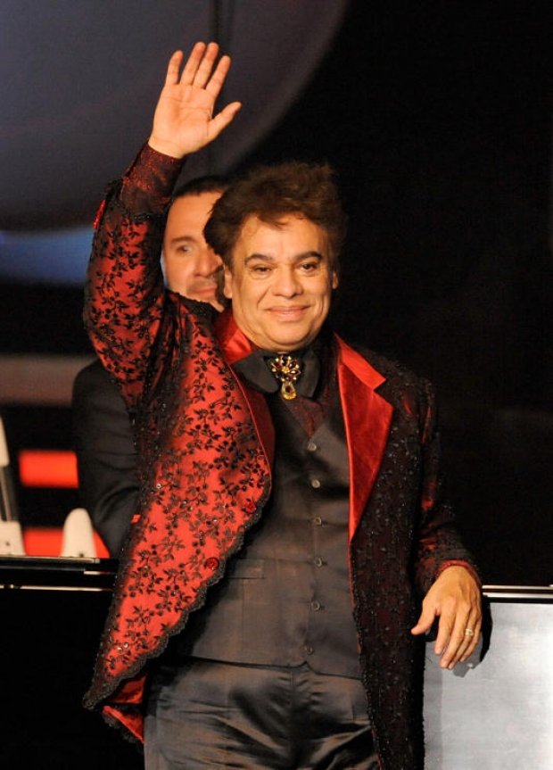 La vez que Juan Gabriel casi pierde la vida a manos de Don Neto por besar a Pablo Escobar